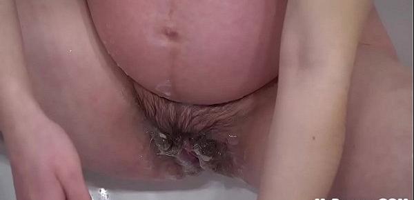  Pregnant Maria Shaves Her Beautiful Young Pussy!